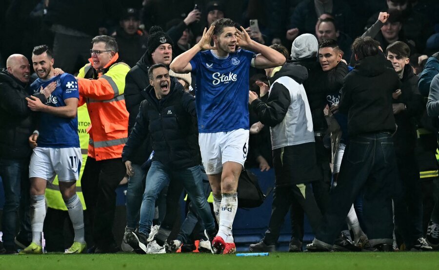 Goodison Park's last Merseyside derby: Salah's benefit, dramatic draw, and scuffles after the final whistle.