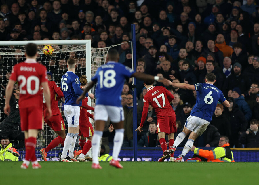 Merseyside derby at Goodison Park - a historic draw