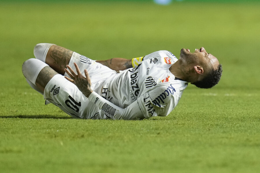 Neymar criticized the pitch at his homeland stadiums.