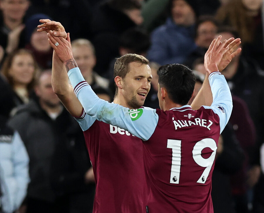 West Ham United defeated Leicester City at home.