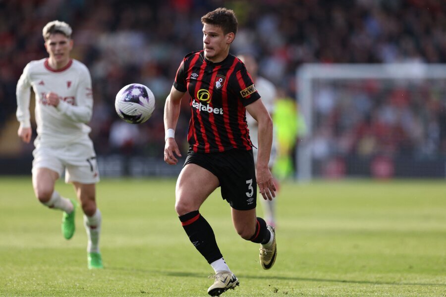 Liverpool targets Bournemouth full-back